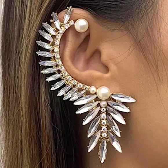 Jewelry - ⚜️[𝟯/$𝟮𝟴]⚜️NEW Rhinestone Pearl Crawler Earring